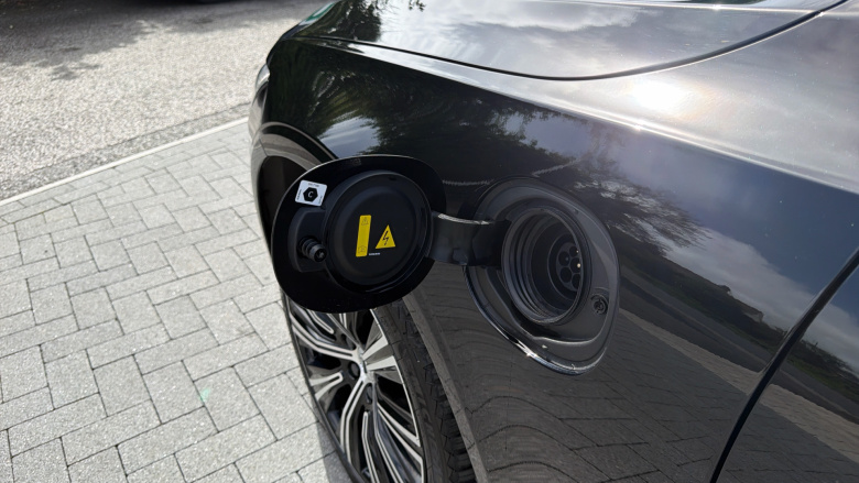 Volvo S90 2.0 T8 RC PHEV [455] Ultimate Dark 4dr AWD Auto Saloon